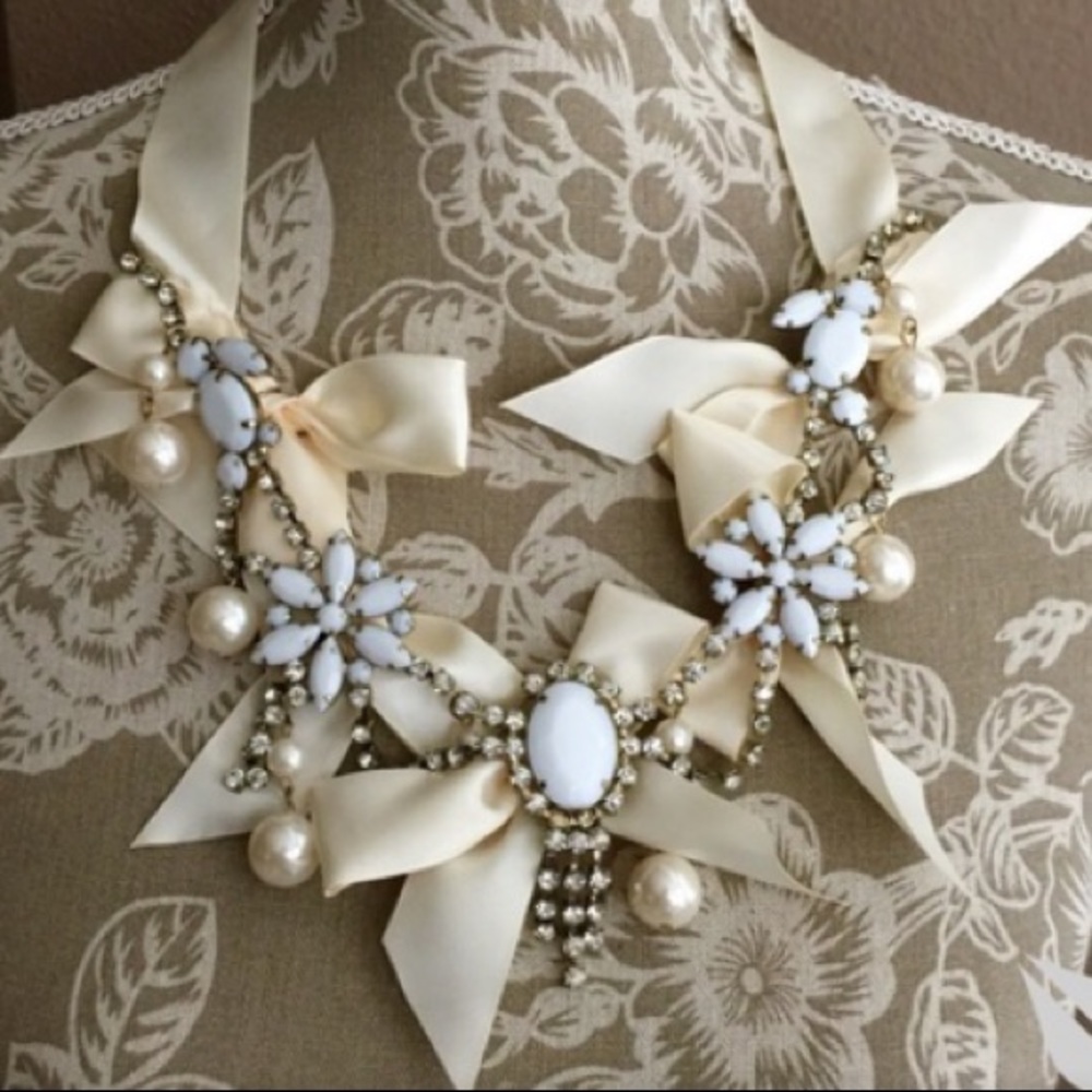 Ribbon statement necklace